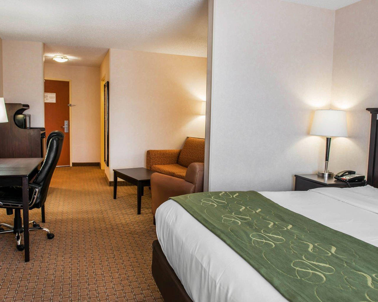 Comfort Suites Southport Hotel In Indianapolis In