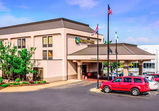 Quality Inn Florissant-St Louis - Hotel Near St. Louis Lambert International Airport