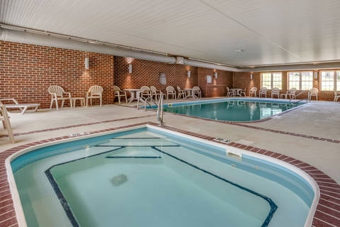 Comfort Suites Hotel And Conference Center In Berlin Oh