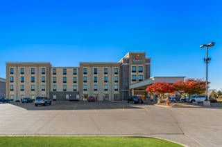 sioux city hotels with pool