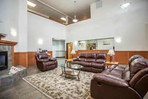 Quality Inn Suites Federal Way Seattle Hotel In Wa Ious Lobby With Sitting Area Federal Way Wa Quality Inn And Suites